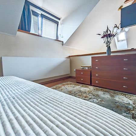 Two Bedroom Villa With Hot-Tub, Terrace And Garden, Wenceslas Square Прага Екстер'єр фото