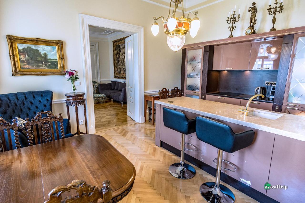 Two Bedroom Villa With Hot-Tub, Terrace And Garden, Wenceslas Square Прага Екстер'єр фото