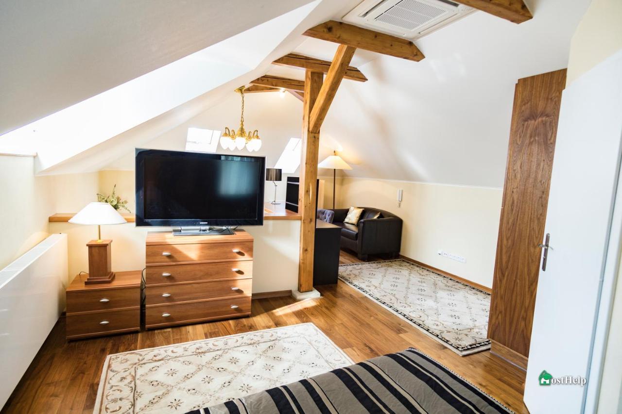 Two Bedroom Villa With Hot-Tub, Terrace And Garden, Wenceslas Square Прага Екстер'єр фото