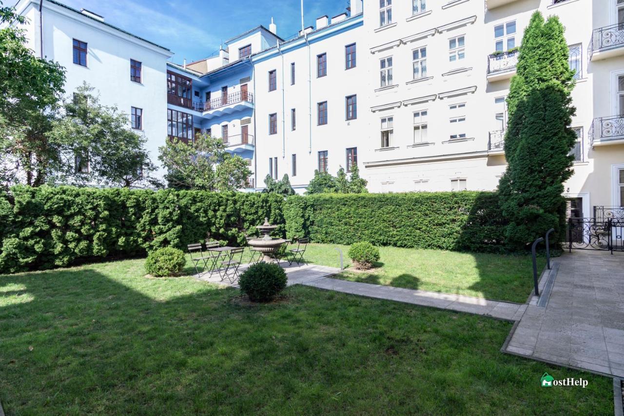 Two Bedroom Villa With Hot-Tub, Terrace And Garden, Wenceslas Square Прага Екстер'єр фото