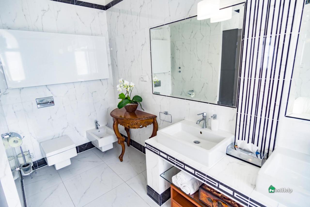 Two Bedroom Villa With Hot-Tub, Terrace And Garden, Wenceslas Square Прага Екстер'єр фото