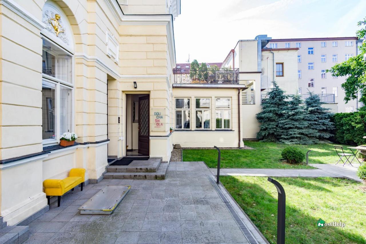 Two Bedroom Villa With Hot-Tub, Terrace And Garden, Wenceslas Square Прага Екстер'єр фото