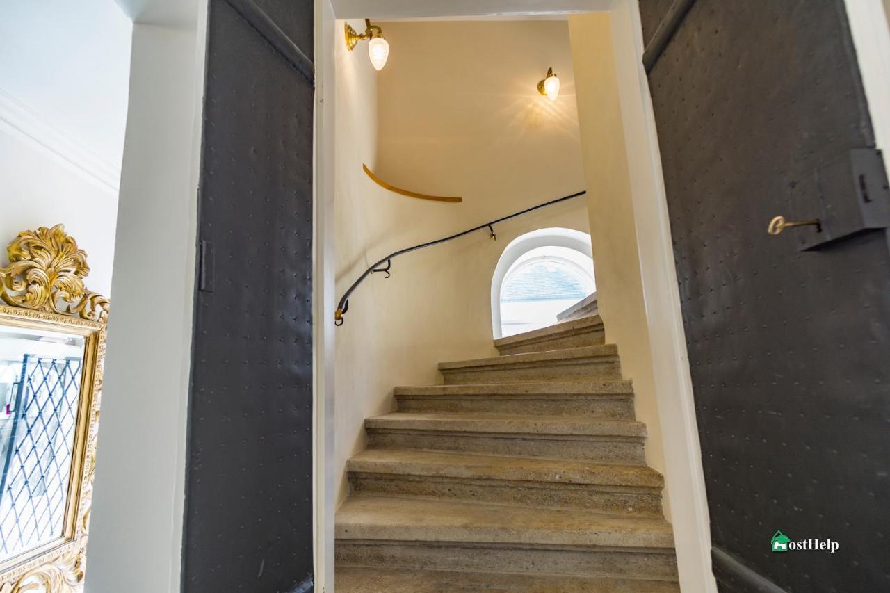 Two Bedroom Villa With Hot-Tub, Terrace And Garden, Wenceslas Square Прага Екстер'єр фото