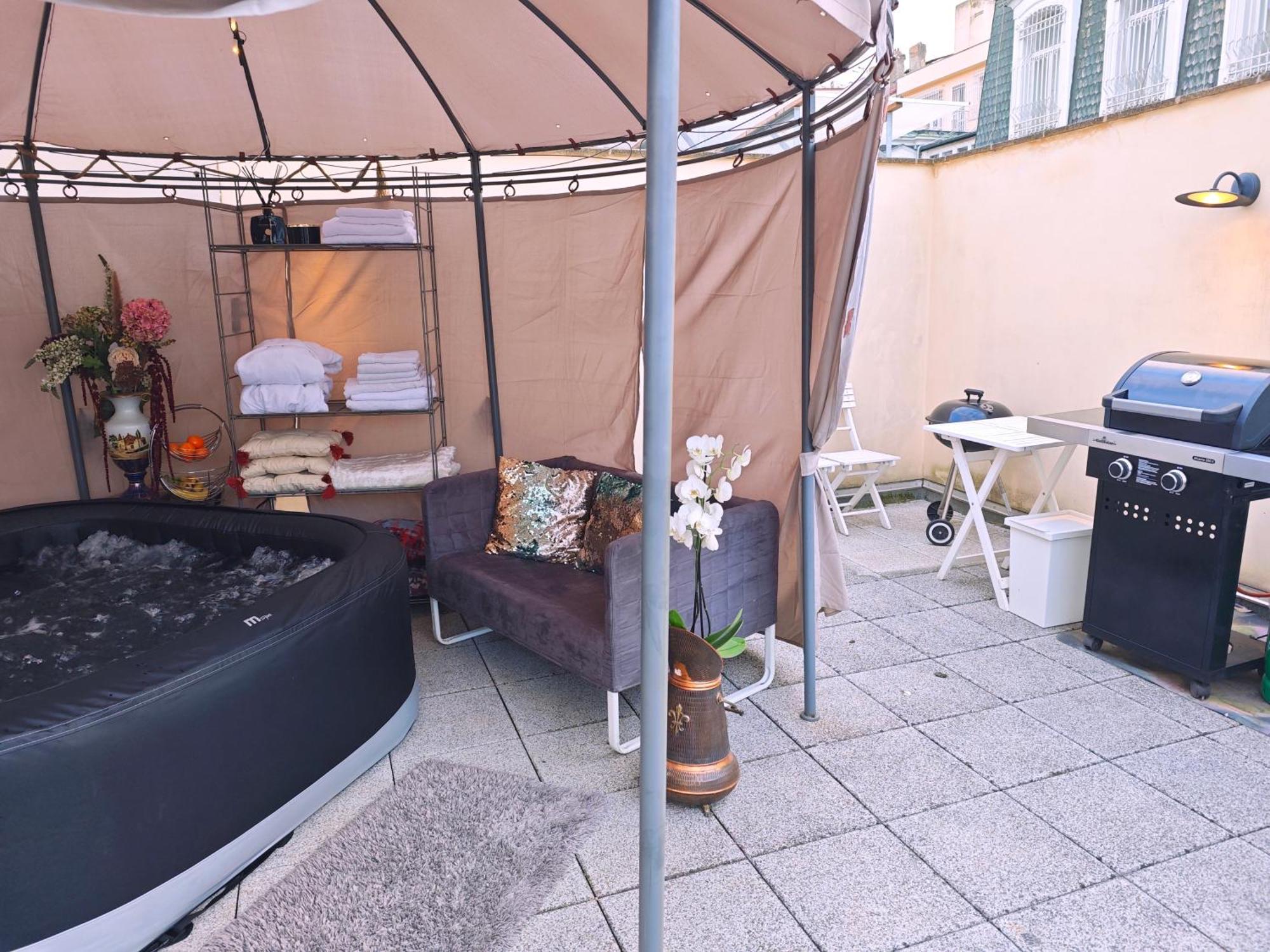 Two Bedroom Villa With Hot-Tub, Terrace And Garden, Wenceslas Square Прага Екстер'єр фото