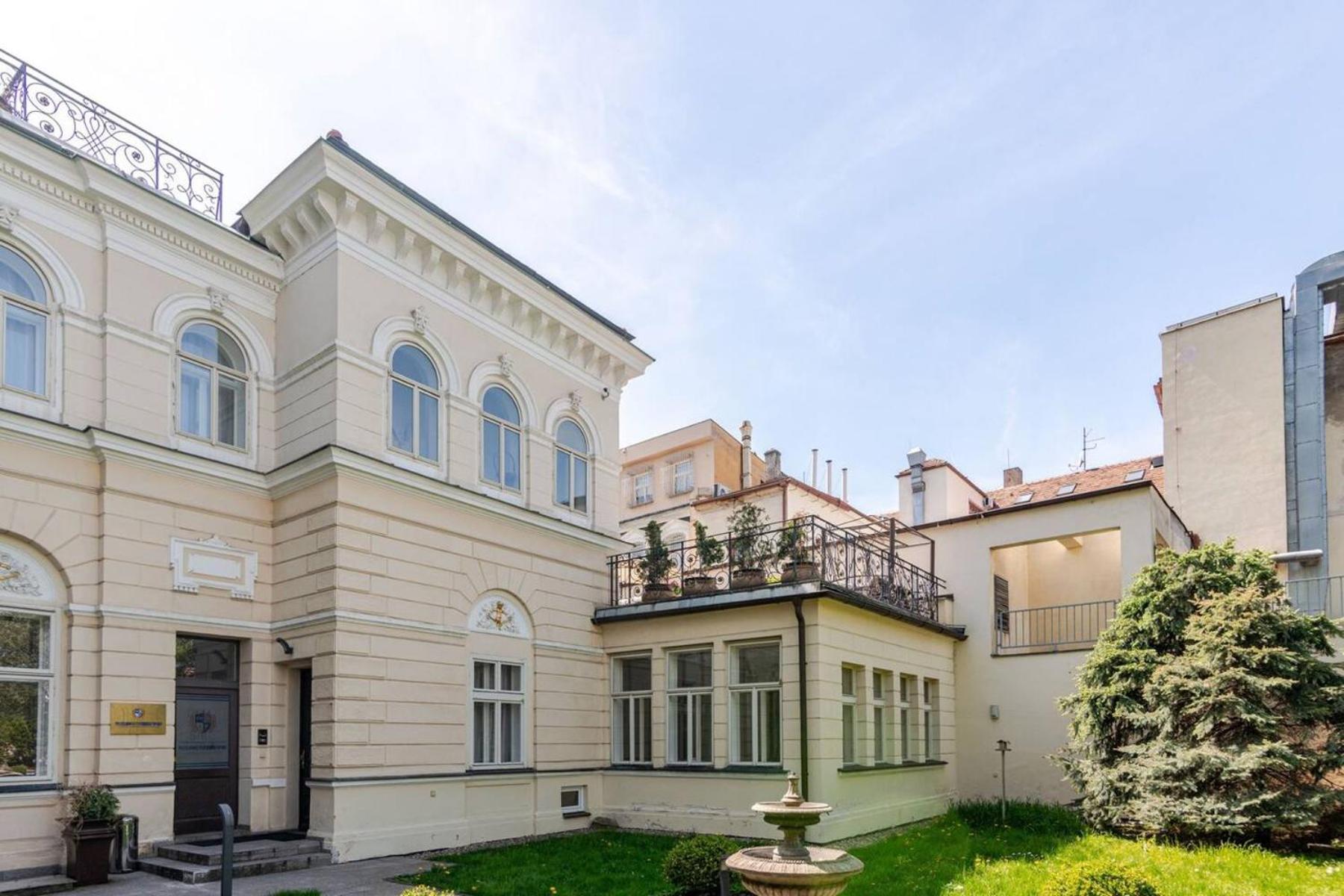 Two Bedroom Villa With Hot-Tub, Terrace And Garden, Wenceslas Square Прага Екстер'єр фото