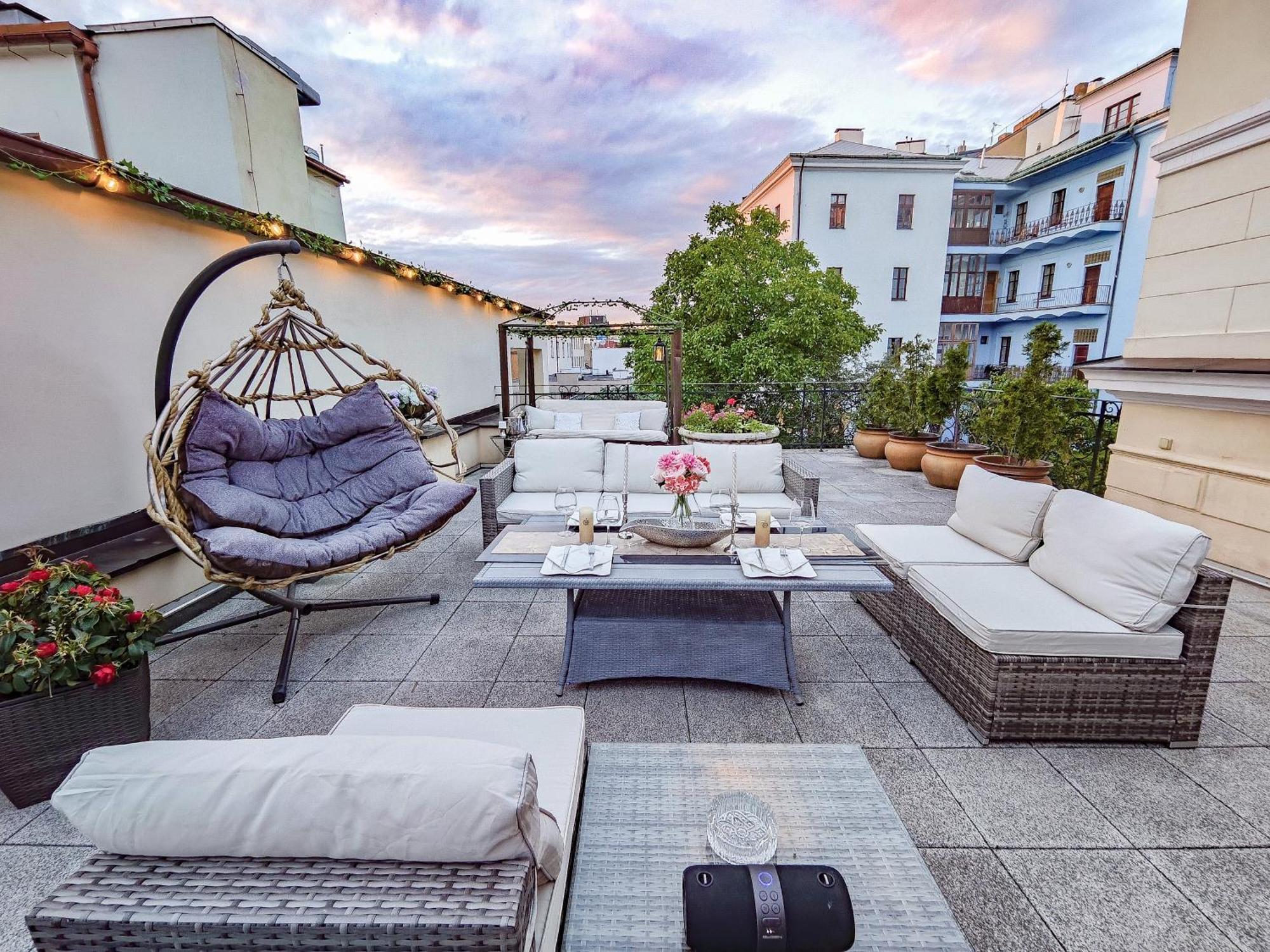 Two Bedroom Villa With Hot-Tub, Terrace And Garden, Wenceslas Square Прага Екстер'єр фото