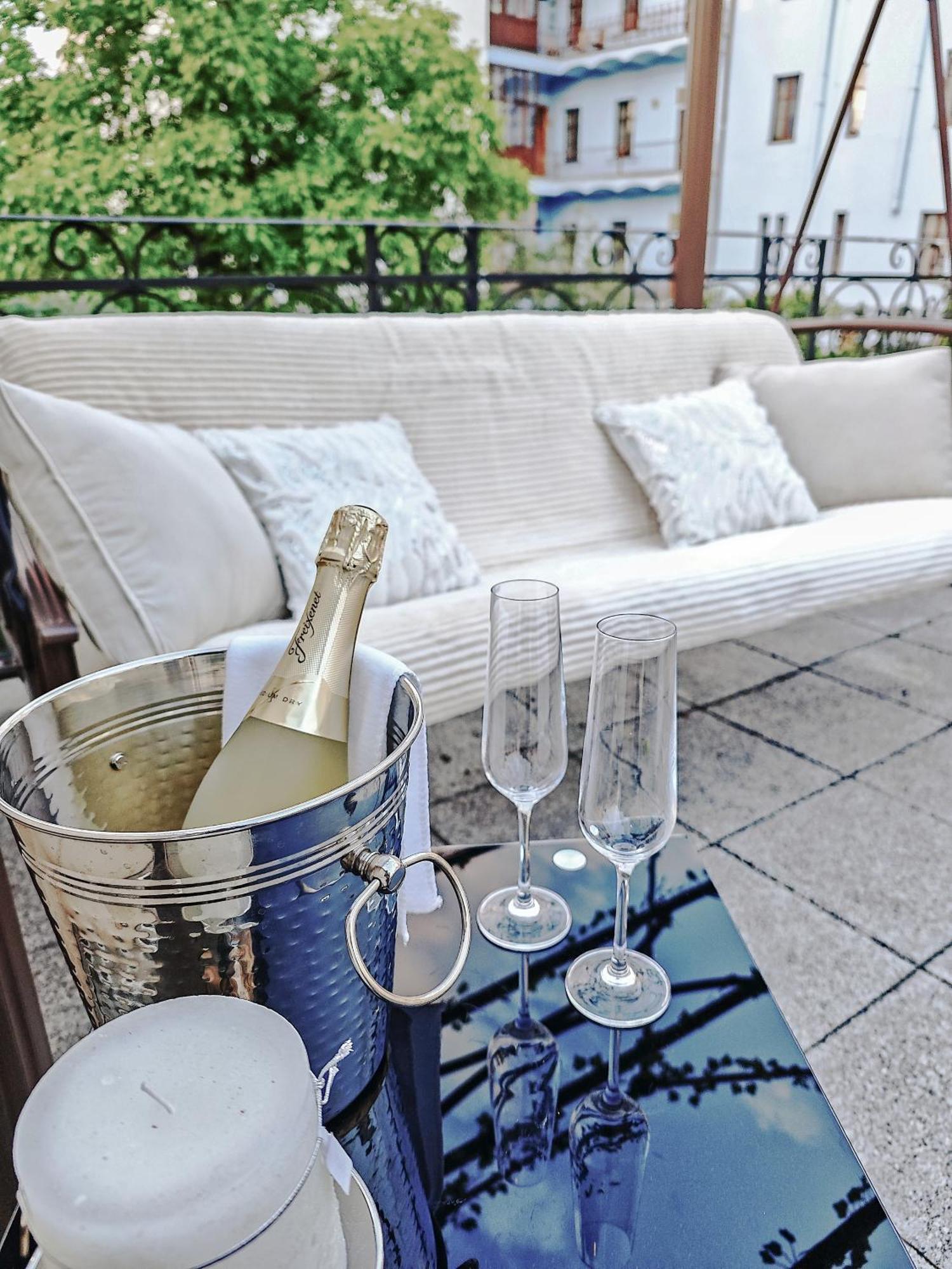 Two Bedroom Villa With Hot-Tub, Terrace And Garden, Wenceslas Square Прага Екстер'єр фото