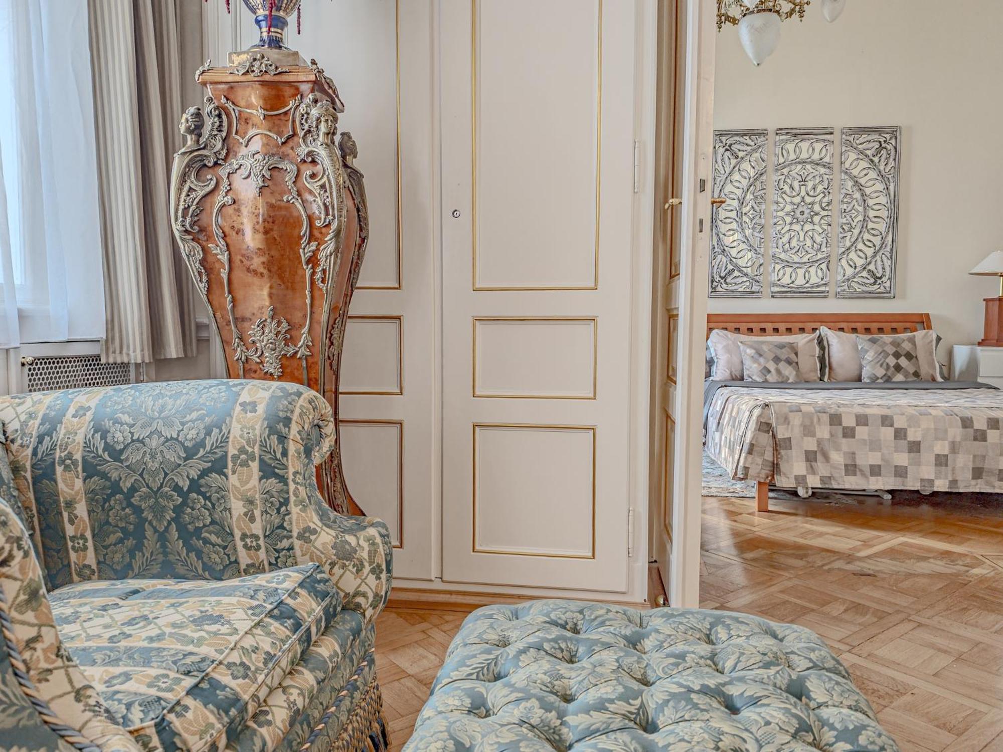Two Bedroom Villa With Hot-Tub, Terrace And Garden, Wenceslas Square Прага Екстер'єр фото