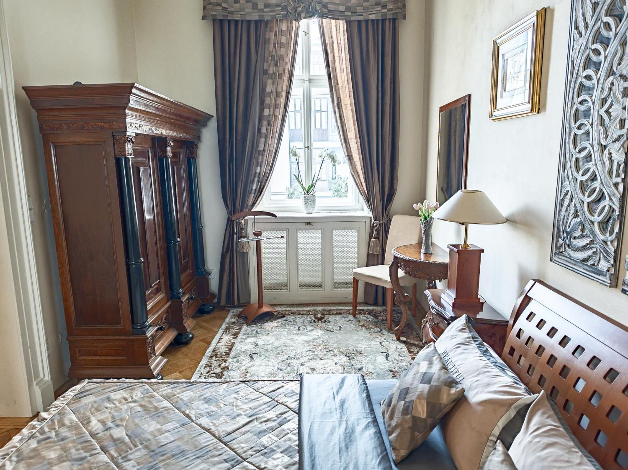 Two Bedroom Villa With Hot-Tub, Terrace And Garden, Wenceslas Square Прага Екстер'єр фото