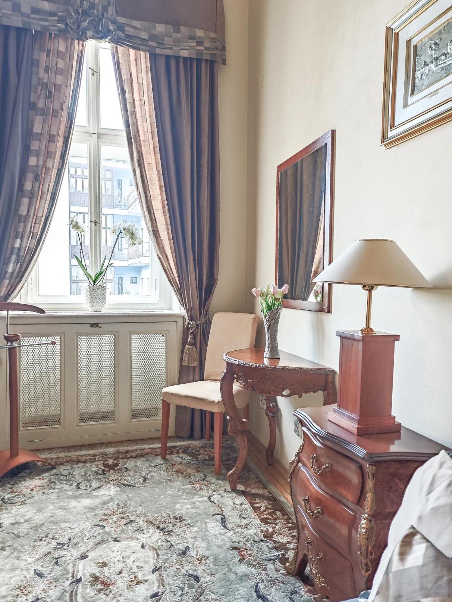 Two Bedroom Villa With Hot-Tub, Terrace And Garden, Wenceslas Square Прага Екстер'єр фото