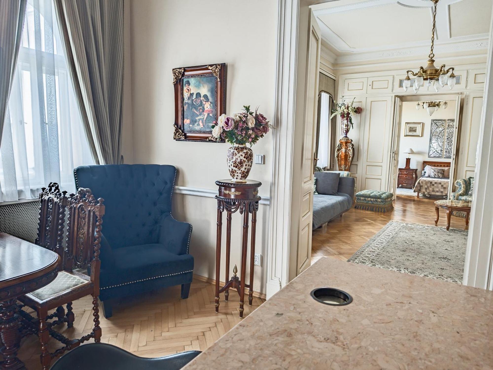 Two Bedroom Villa With Hot-Tub, Terrace And Garden, Wenceslas Square Прага Екстер'єр фото